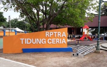 Warga Adukan Petugas RPTRA Sering Mangkir, Ternyata Kerabat Lurah