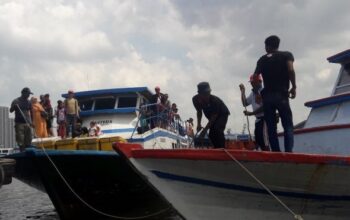 Transportasi Dihentikan Mendadak, Wisata Kepulauan Seribu Terguncang