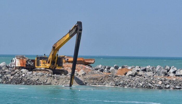 Reklamasi Tanpa Aturan, Transmigrasi Lokal, dan Tanya Besar tentang Keadilan Pulau
